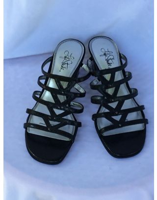 Life Stride strappy sandals black 9